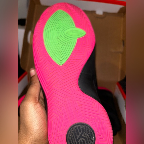 Kyrie Flytrap 2 EP ‘Hyper Pink’ - Picture 2 of 3